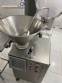 Embutideira cont�nua � v�cuo em inox 2000 kg / h para lingui�as espetinho Vemag
