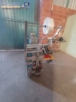 Empacotadora envasadora autom�tica de saches com dosadora Cetro