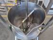 Tacho cozinhador encamisado a g�s basculante em inox 100 litros