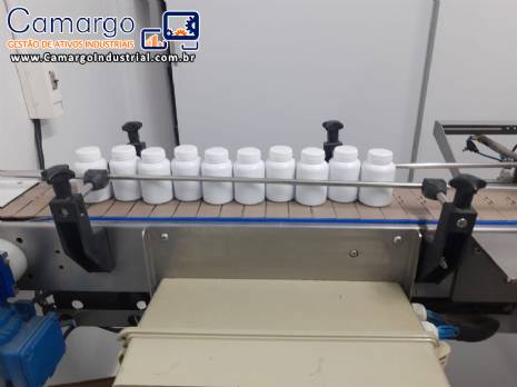 Linha de envase com contadora e rosqueadora de c�psulas